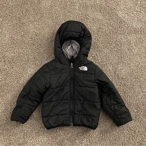 Reversible the north face 18-24mo winter coat in good condition.